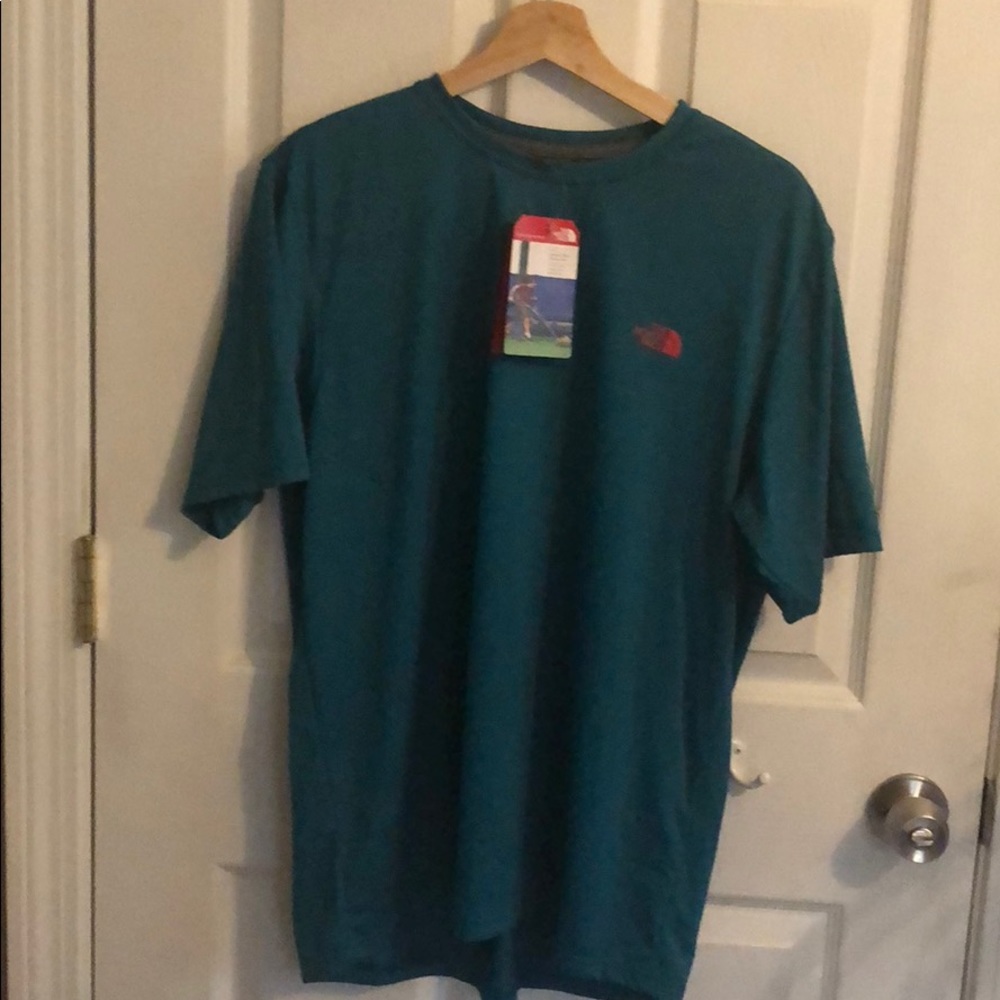 Men’s Large Northface Workout Shirt (NWT)